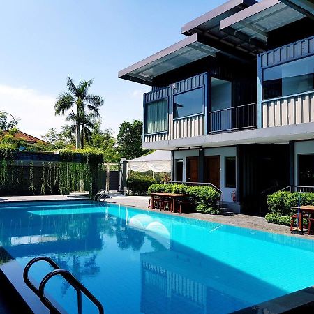 Kluang Container Swimming Pool Hotel Ngoại thất bức ảnh