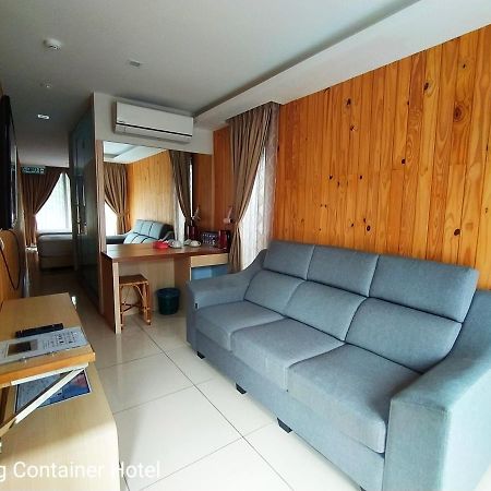 Kluang Container Swimming Pool Hotel Ngoại thất bức ảnh