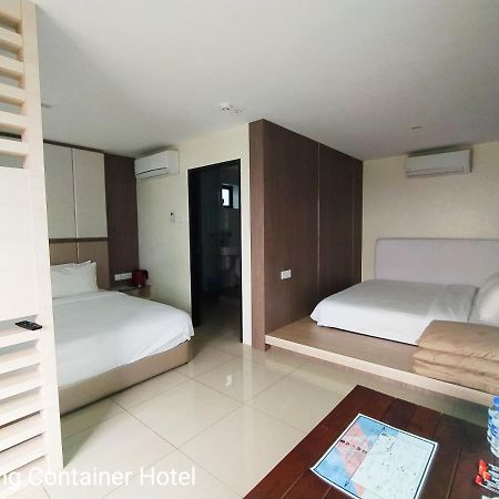 Kluang Container Swimming Pool Hotel Ngoại thất bức ảnh
