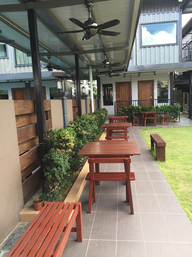 Kluang Container Swimming Pool Hotel Ngoại thất bức ảnh