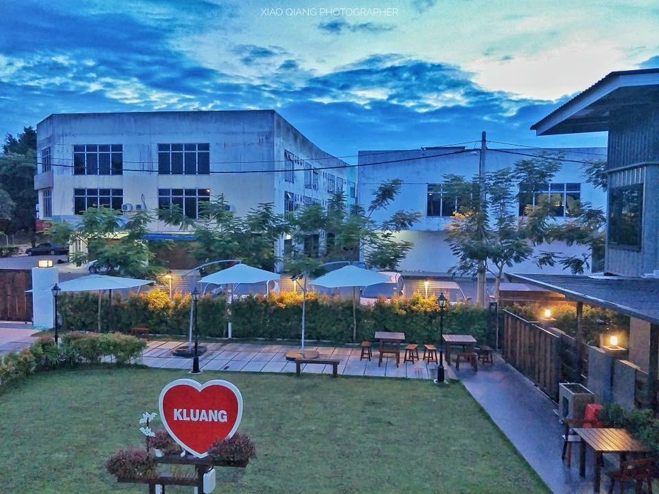 Kluang Container Swimming Pool Hotel Ngoại thất bức ảnh