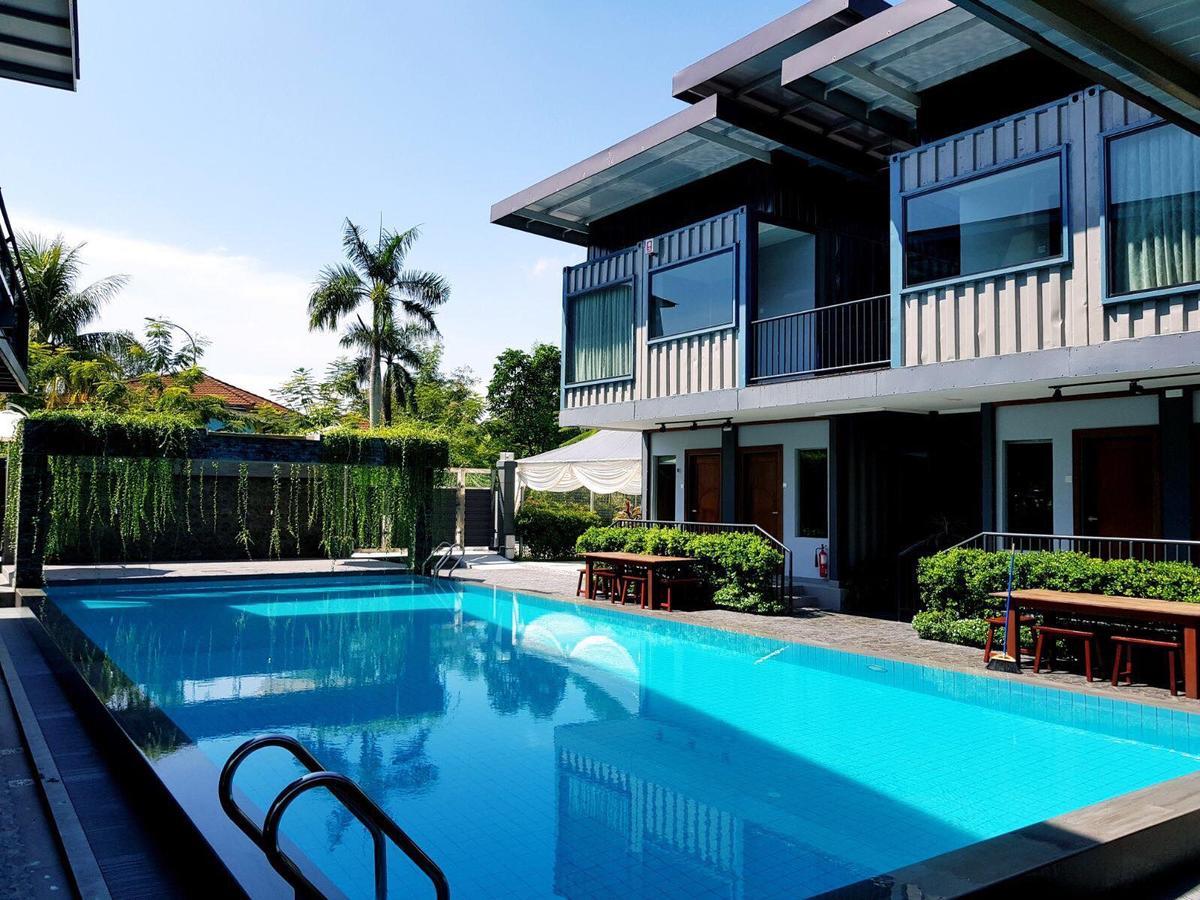 Kluang Container Swimming Pool Hotel Ngoại thất bức ảnh