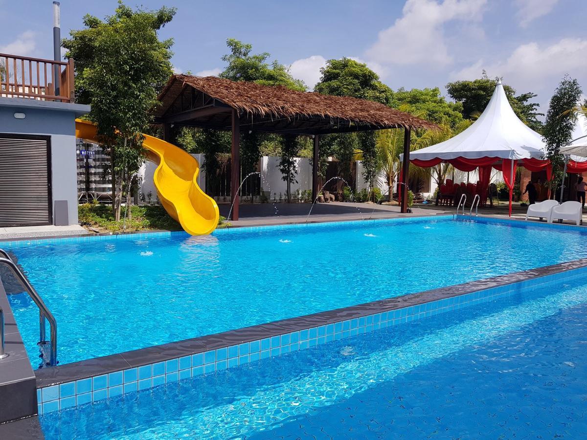 Kluang Container Swimming Pool Hotel Ngoại thất bức ảnh