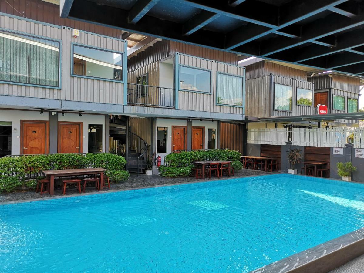 Kluang Container Swimming Pool Hotel Ngoại thất bức ảnh