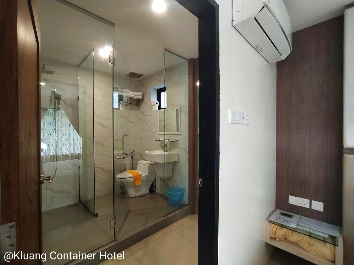 Kluang Container Swimming Pool Hotel Ngoại thất bức ảnh