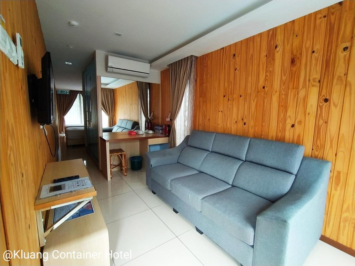Kluang Container Swimming Pool Hotel Ngoại thất bức ảnh