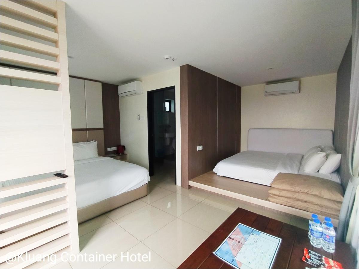 Kluang Container Swimming Pool Hotel Ngoại thất bức ảnh