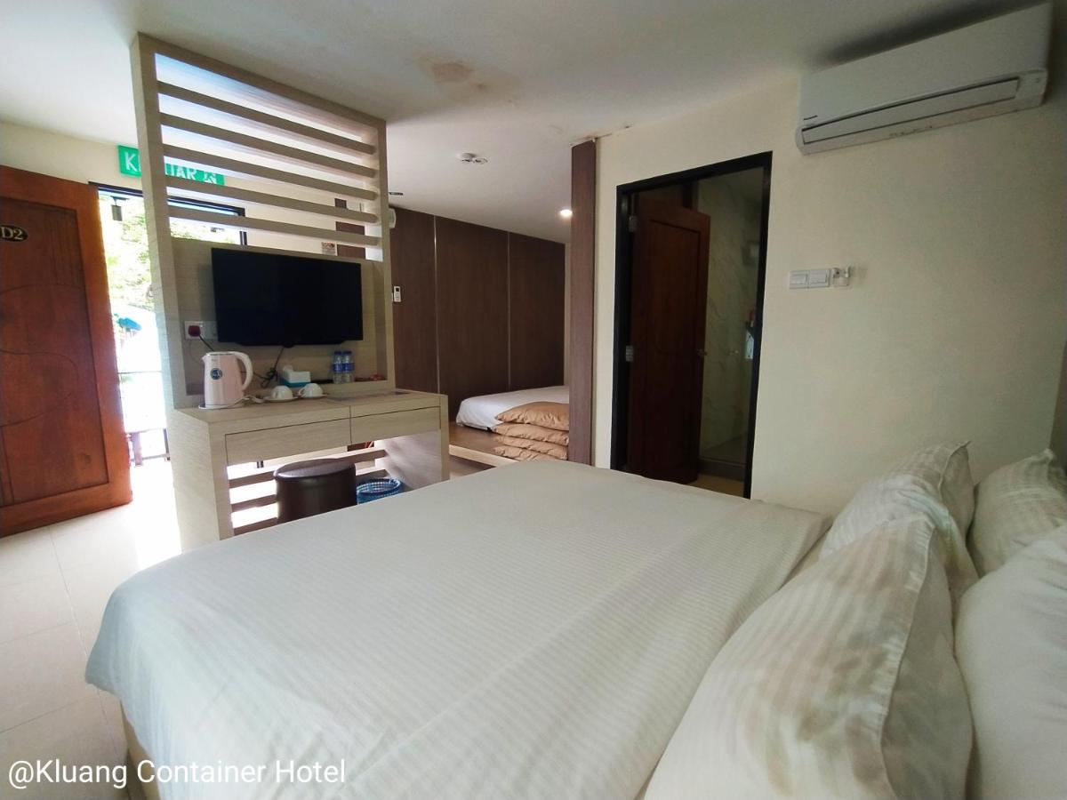 Kluang Container Swimming Pool Hotel Ngoại thất bức ảnh