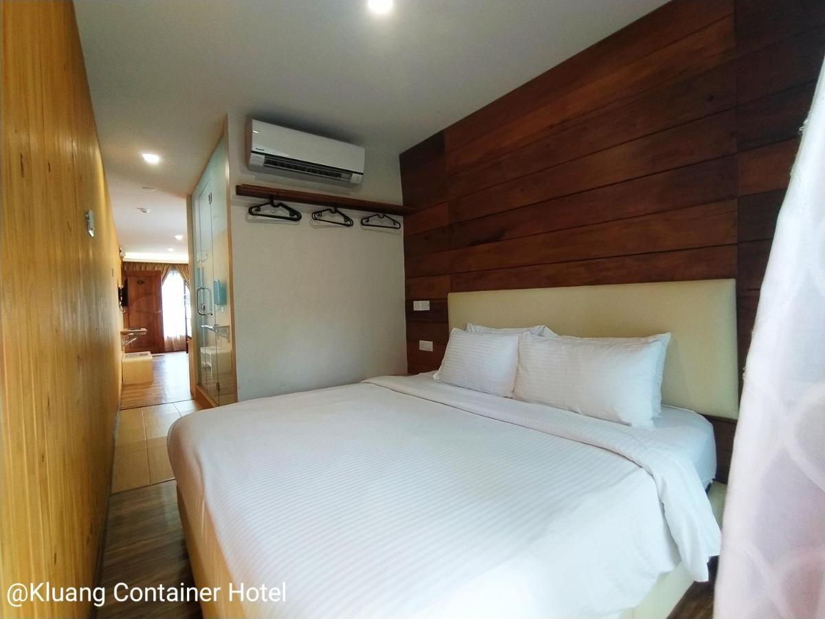 Kluang Container Swimming Pool Hotel Ngoại thất bức ảnh