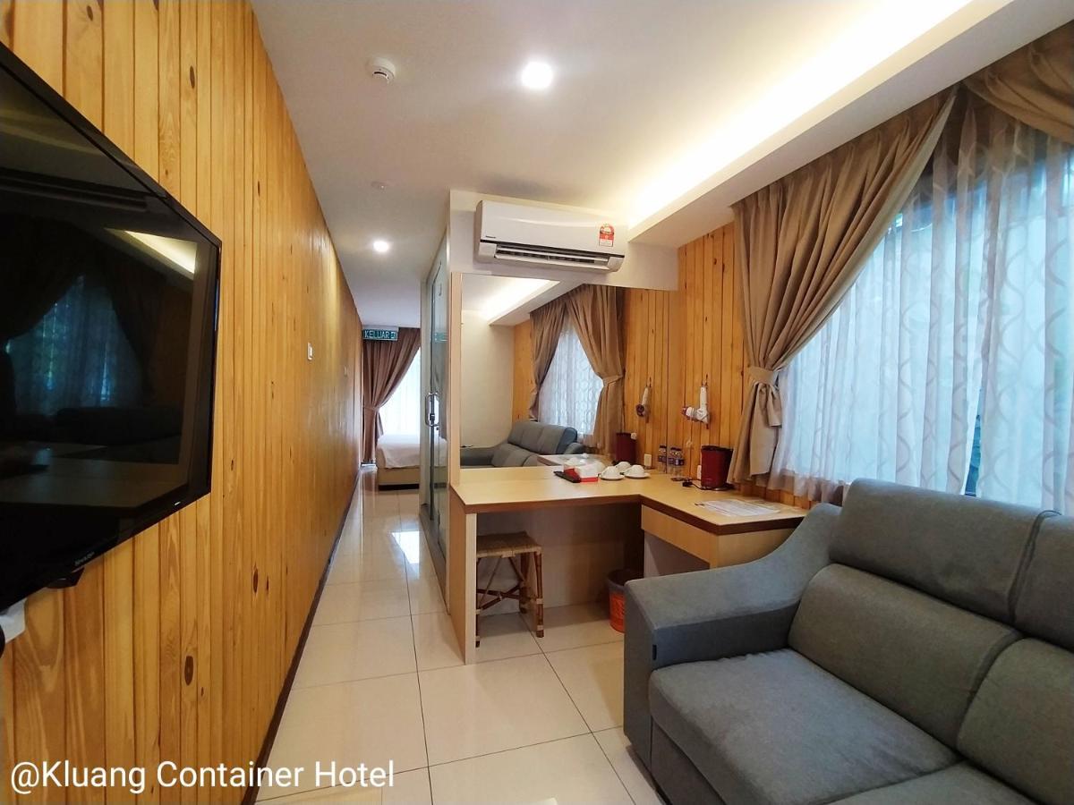 Kluang Container Swimming Pool Hotel Ngoại thất bức ảnh