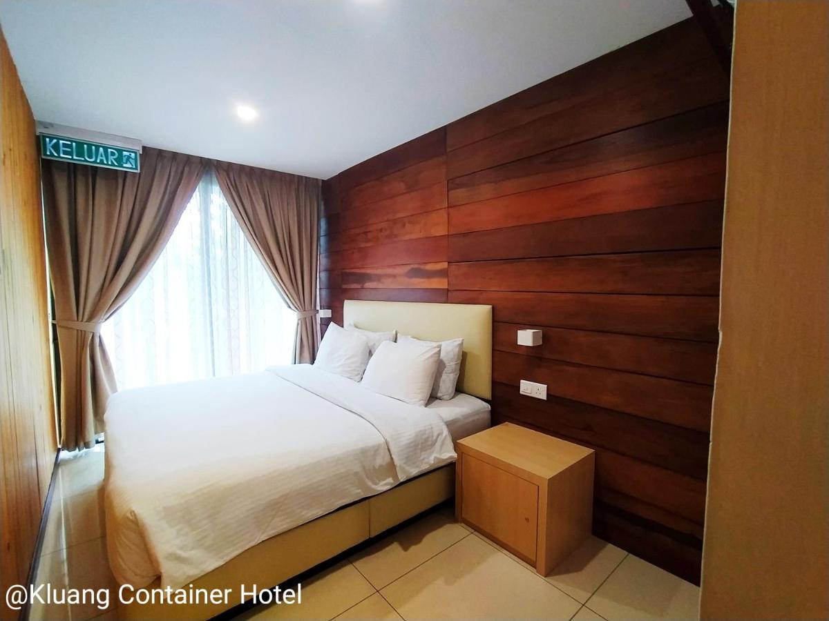 Kluang Container Swimming Pool Hotel Ngoại thất bức ảnh