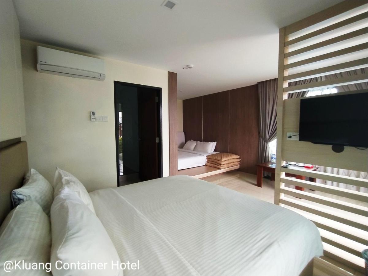 Kluang Container Swimming Pool Hotel Ngoại thất bức ảnh